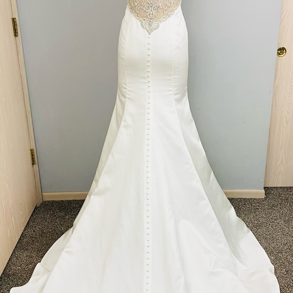 Casablanca Gowns Seabreeze Collection Wedding Dress Gown style 2193 size 10 - Picture 15 of 15
